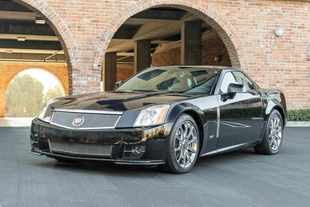 2009 Cadillac XLR-V - Image 2 of 31