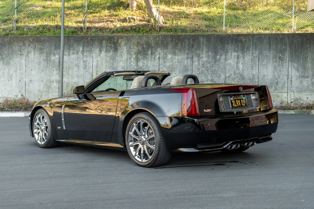 2009 Cadillac XLR-V - Image 12 of 31