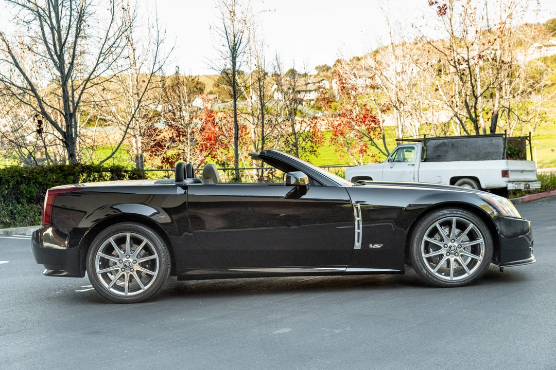 2009 Cadillac XLR-V - Image 15 of 31