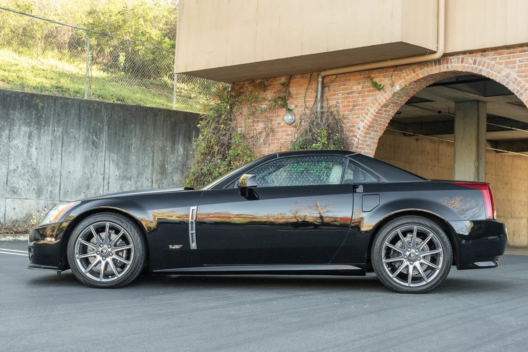 2009 Cadillac XLR-V - Image 3 of 31