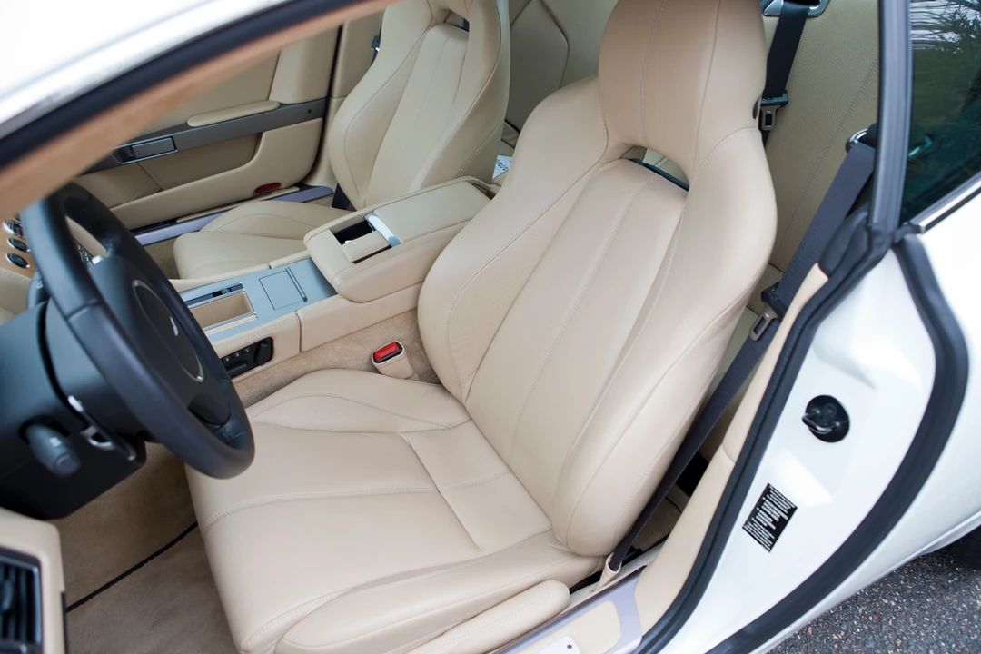 2010 Aston Martin DB9 - Image 24 of 31