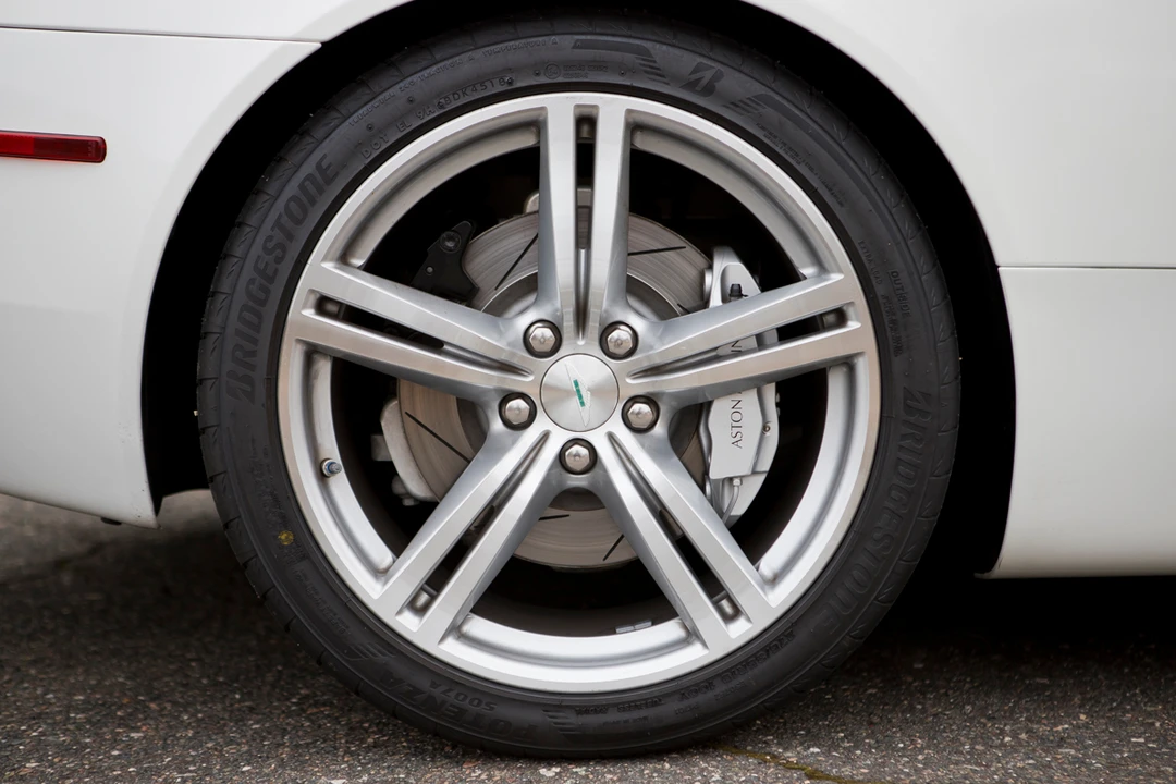2010 Aston Martin DB9 - Image 17 of 31