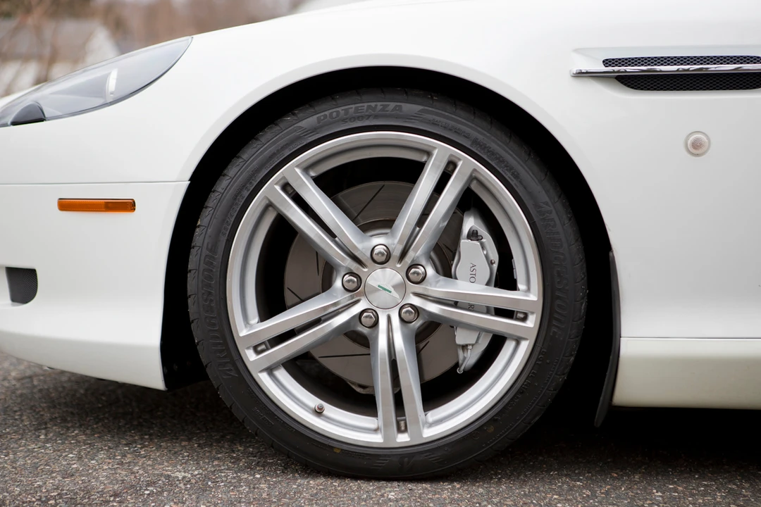 2010 Aston Martin DB9 - Image 19 of 31