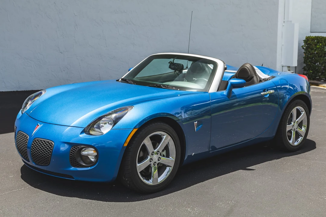 2010 Pontiac Solstice GXP - Image 2 of 31