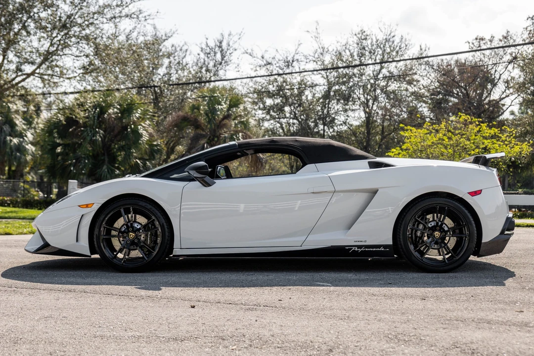 2011 Lamborghini Gallardo LP570-4 Spyder Performante - Image 13 of 31