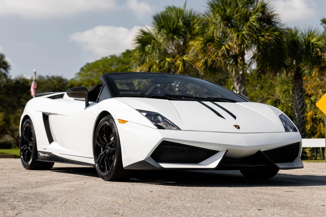 2011 Lamborghini Gallardo LP570-4 Spyder Performante - Image 4 of 31
