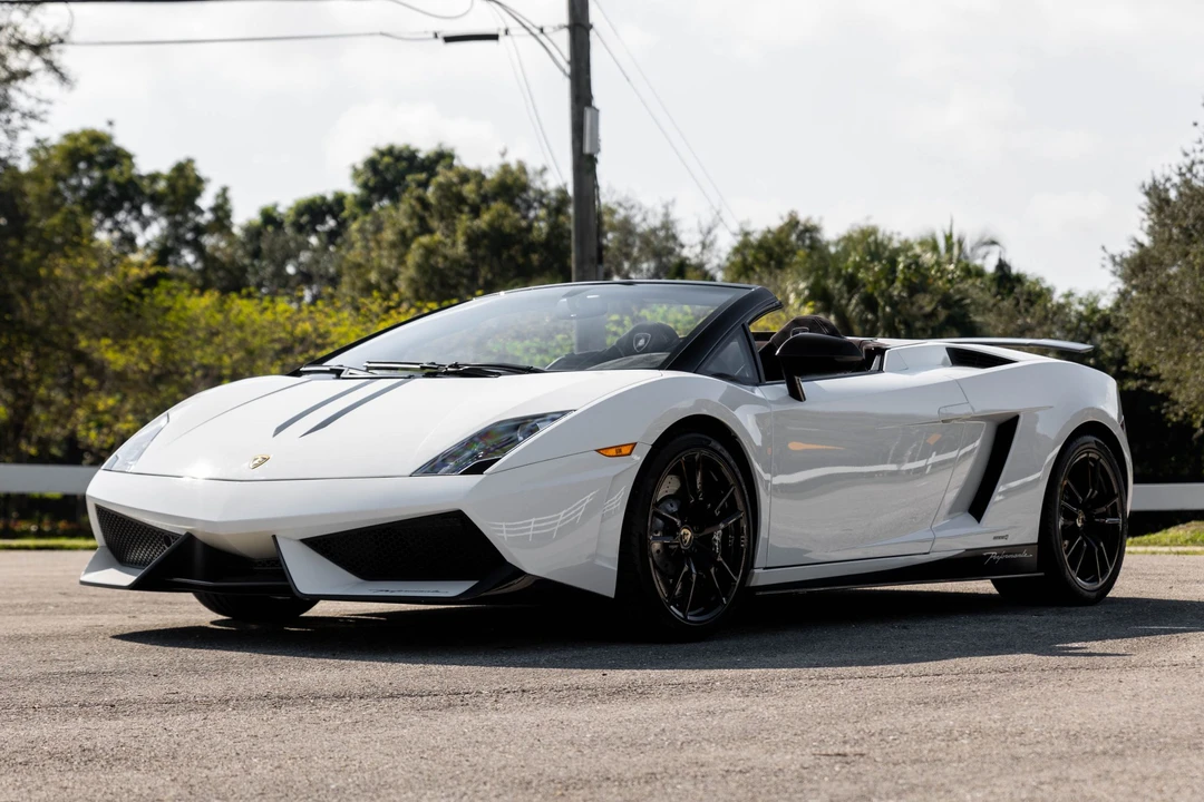 2011 Lamborghini Gallardo LP570-4 Spyder Performante - Image 2 of 31