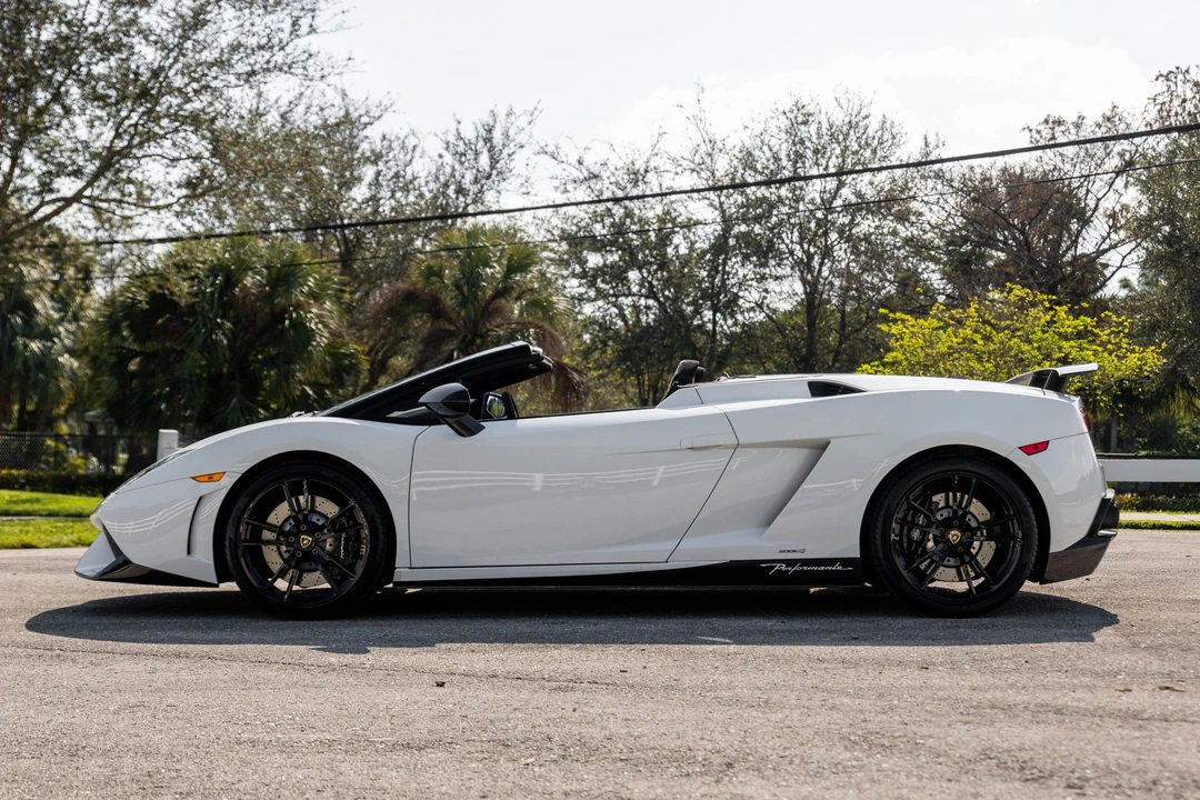 2011 Lamborghini Gallardo LP570-4 Spyder Performante - Image 12 of 31
