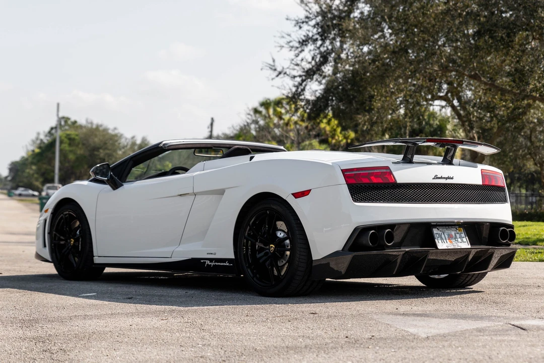 2011 Lamborghini Gallardo LP570-4 Spyder Performante - Image 10 of 31