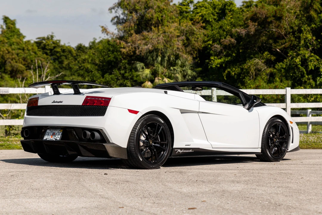 2011 Lamborghini Gallardo LP570-4 Spyder Performante - Image 8 of 31