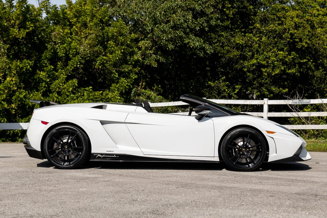 2011 Lamborghini Gallardo LP570-4 Spyder Performante - Image 6 of 31