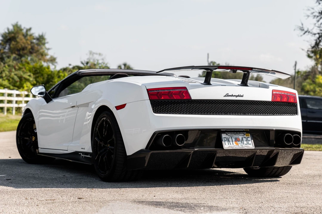 2011 Lamborghini Gallardo LP570-4 Spyder Performante - Image 11 of 31