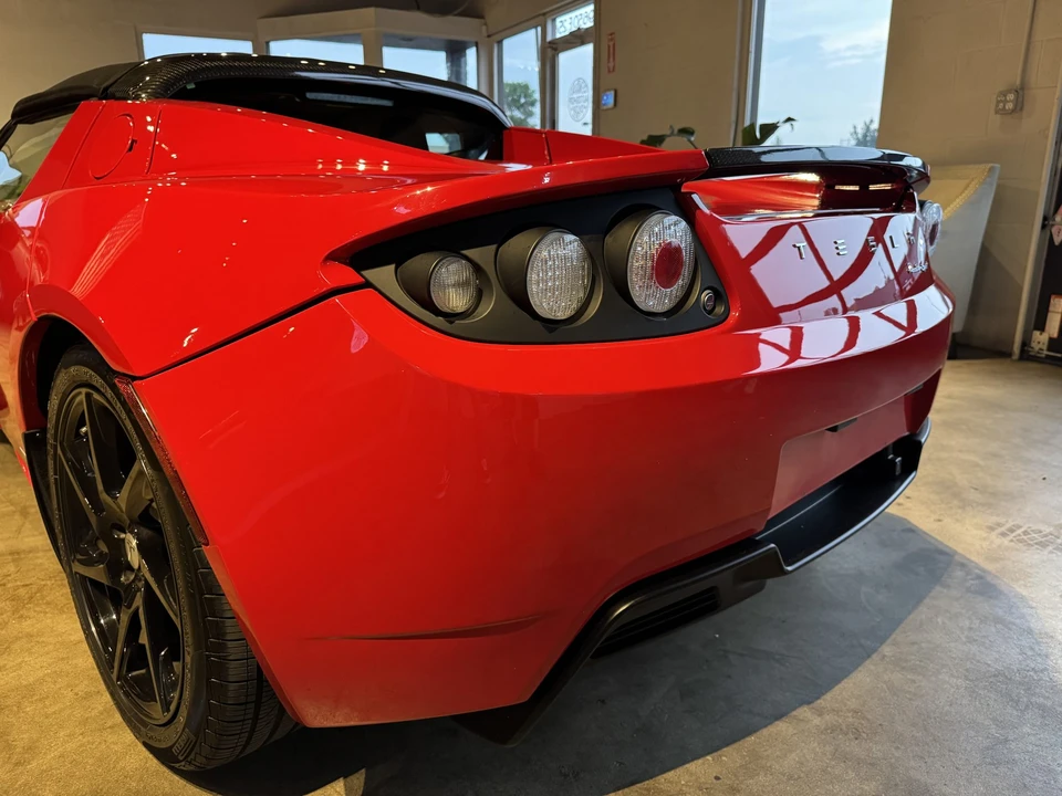 2011 Tesla Roadster - Image 21 of 31