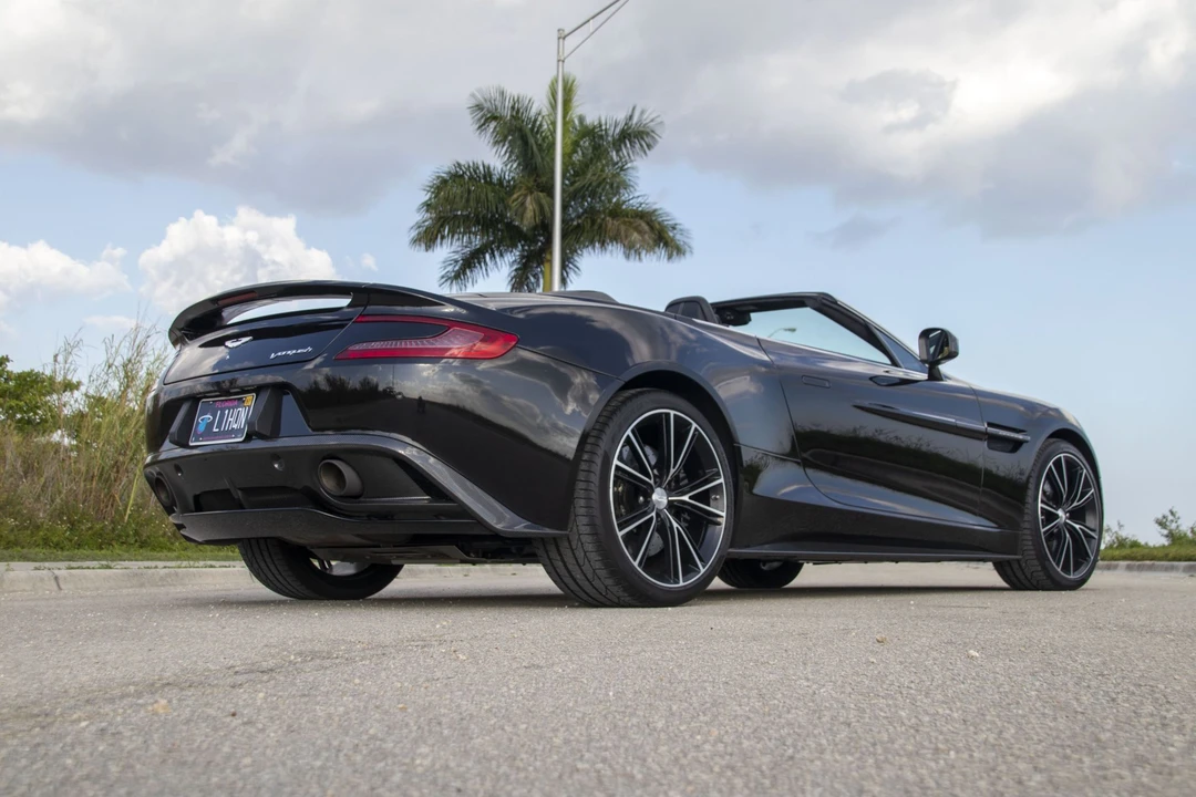 2014 Aston Martin Vanquish 2nd Gen - Image 25 of 31