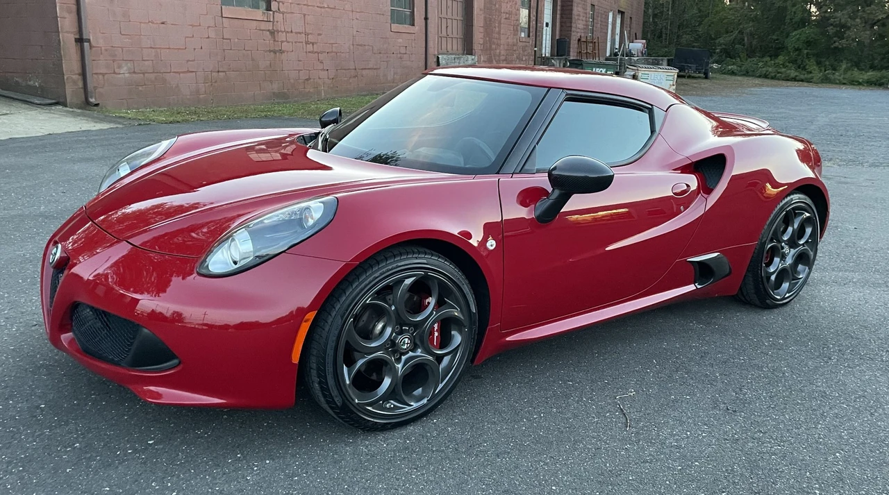 2015 Alfa Romeo 4C Coupe - Image 24 of 31