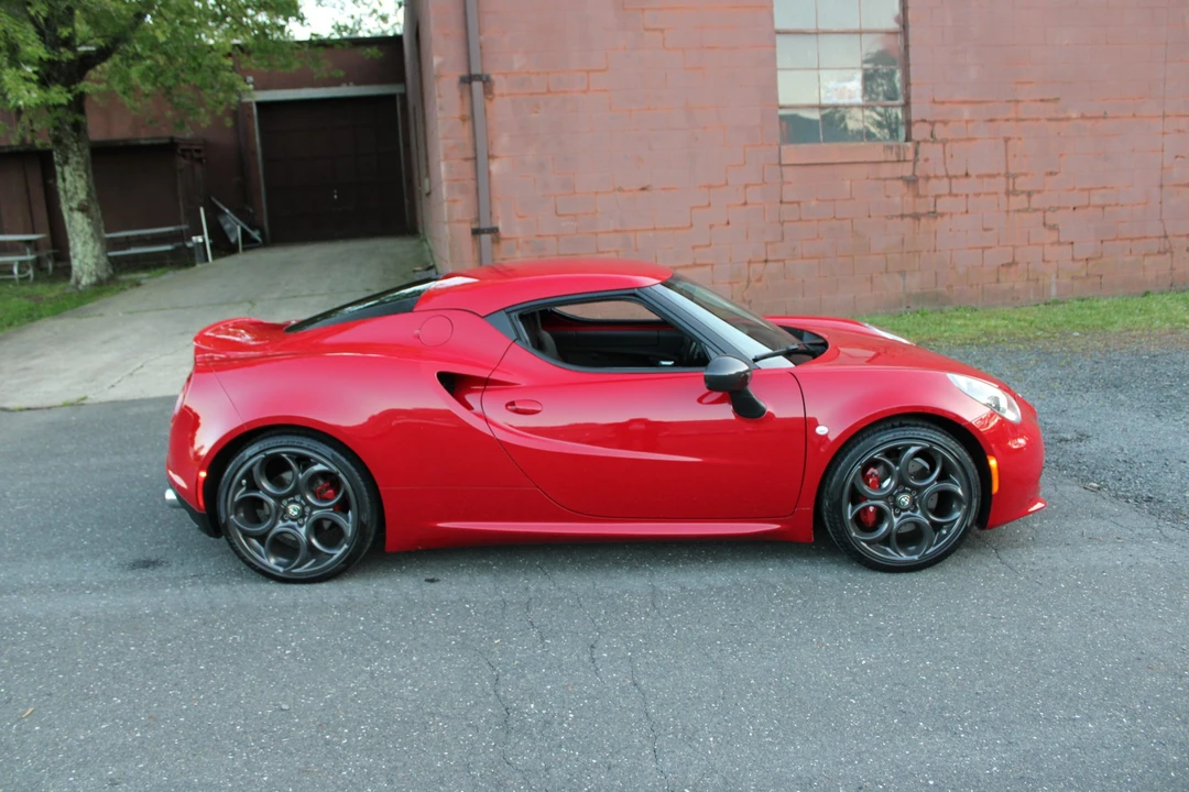 2015 Alfa Romeo 4C Coupe - Image 28 of 31