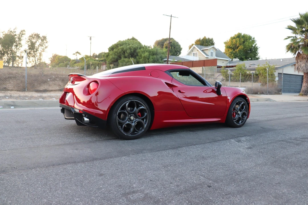 2015 Alfa Romeo 4C Coupe - Image 28 of 31