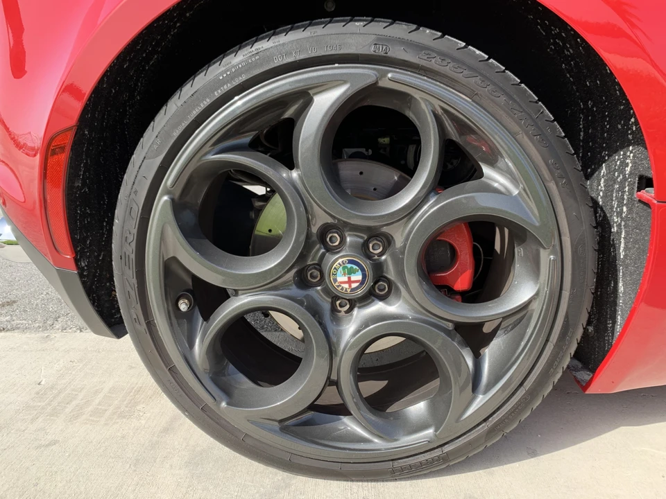 2015 Alfa Romeo 4C Coupe - Image 24 of 31
