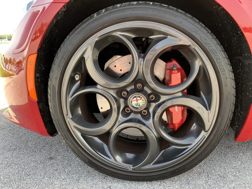 2015 Alfa Romeo 4C Coupe - Image 26 of 31