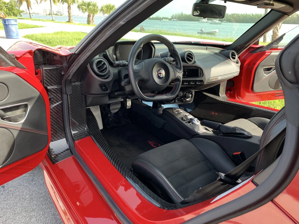 2015 Alfa Romeo 4C Coupe - Image 28 of 31
