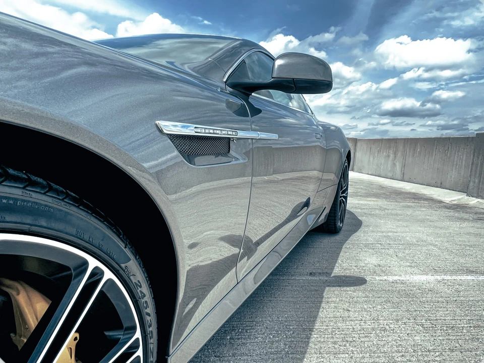 2015 Aston Martin DB9 - Image 17 of 31