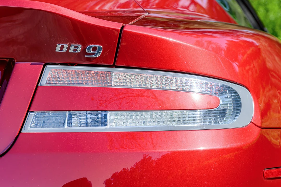 2015 Aston Martin DB9 - Image 15 of 31