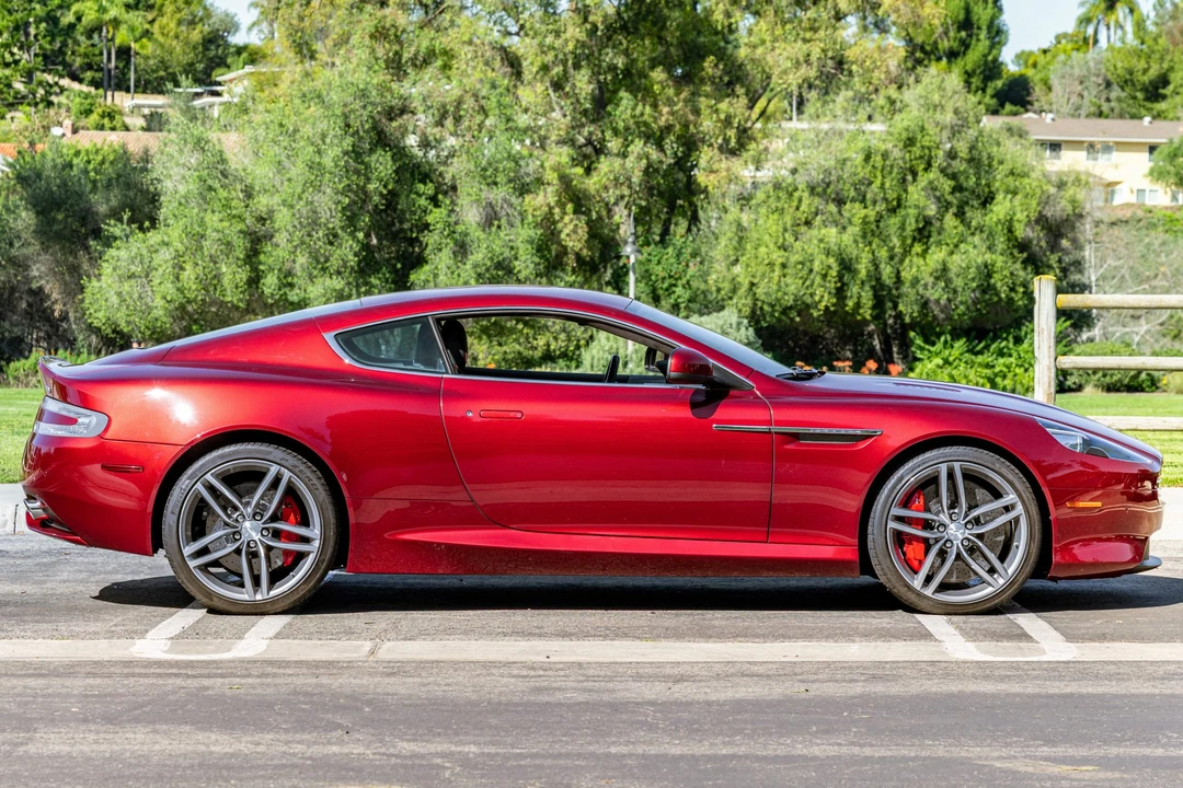 2015 Aston Martin DB9 - Image 11 of 31