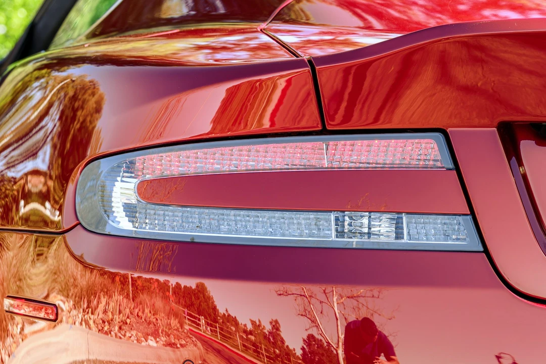 2015 Aston Martin DB9 - Image 14 of 31