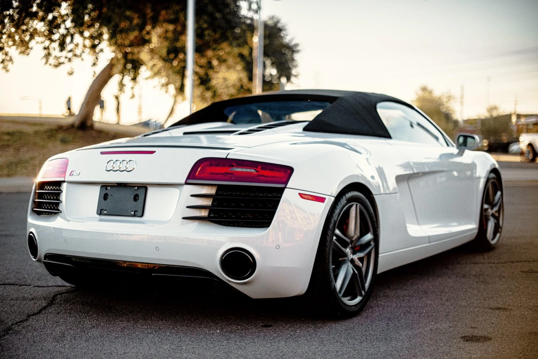 2015 Audi 42 R8 - Image 4 of 31