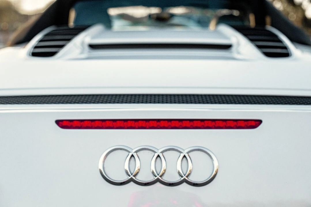 2015 Audi 42 R8 - Image 21 of 31