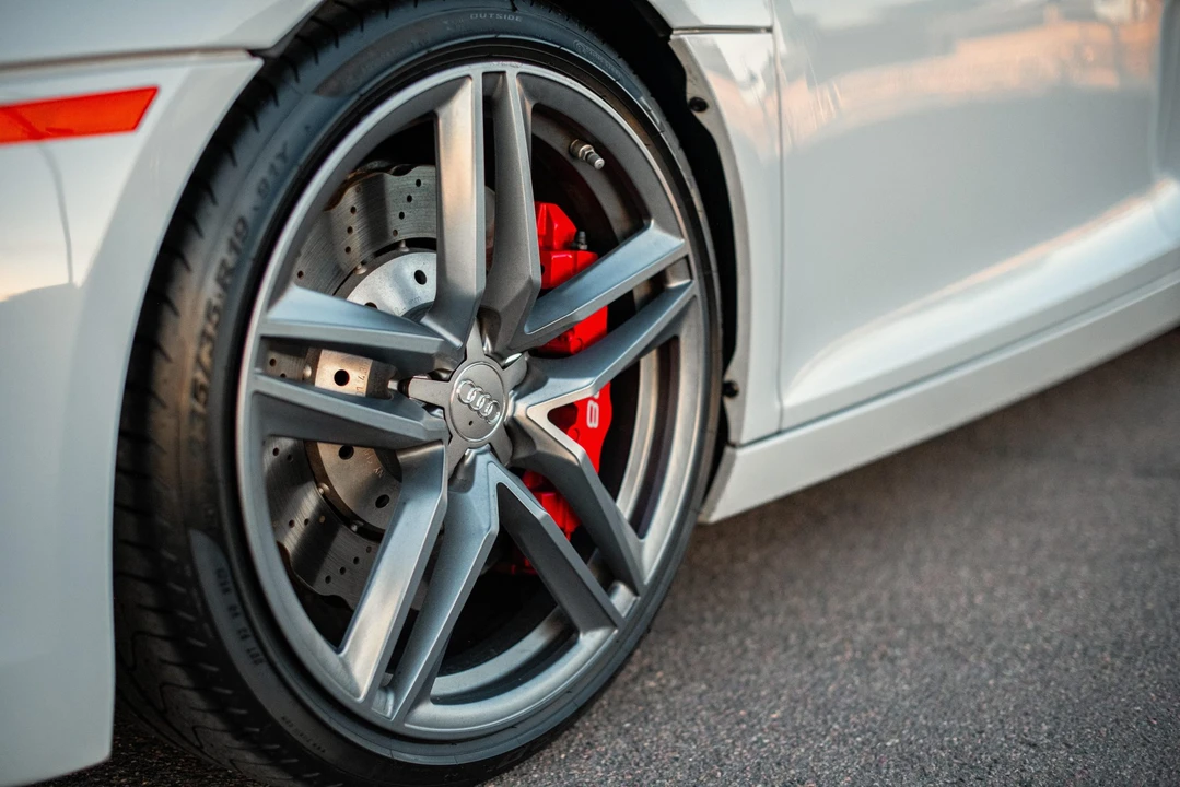 2015 Audi 42 R8 - Image 22 of 31