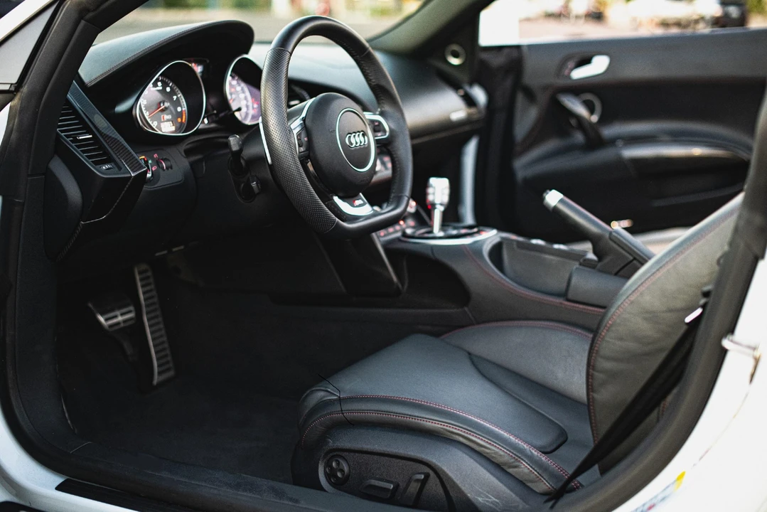 2015 Audi 42 R8 - Image 30 of 31
