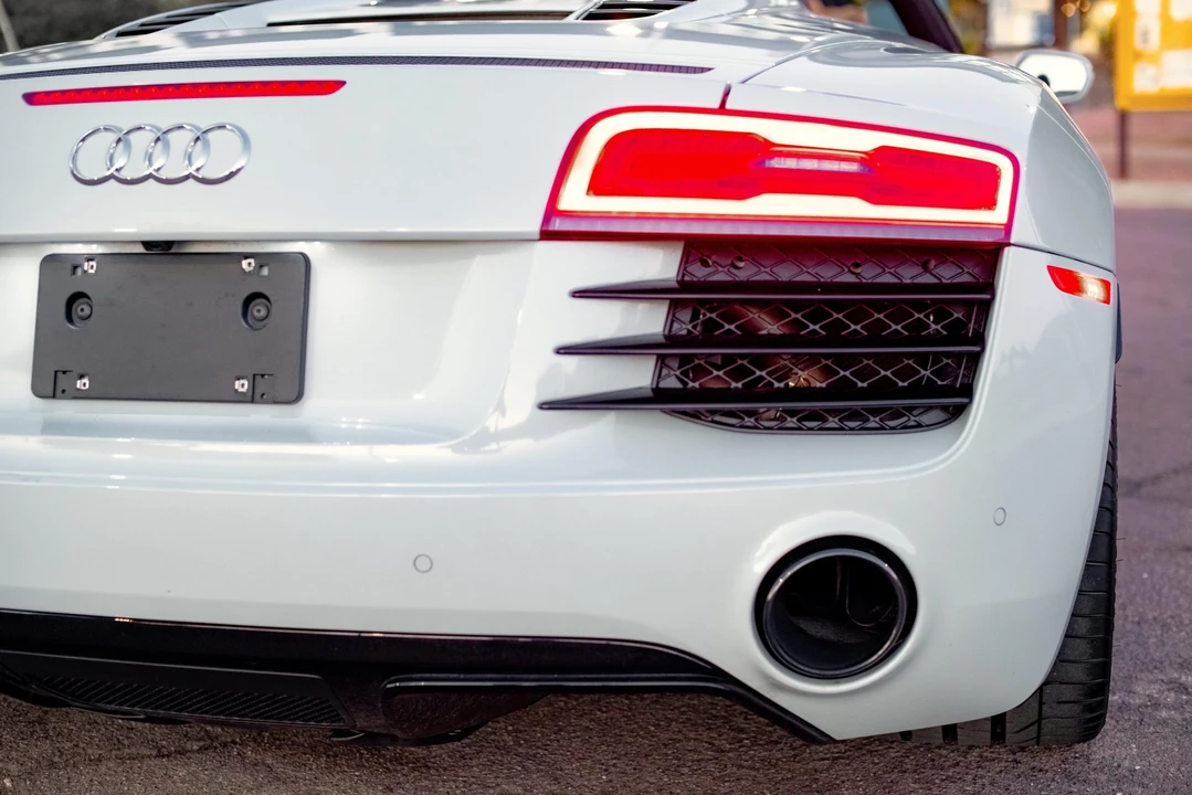 2015 Audi 42 R8 - Image 20 of 31