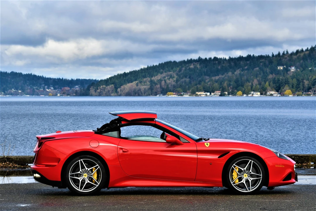 2015 Ferrari California T - Image 16 of 31