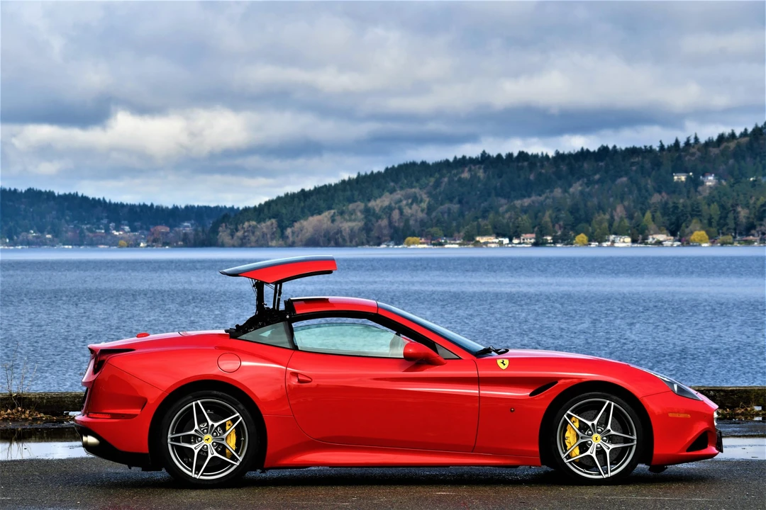 2015 Ferrari California T - Image 14 of 31