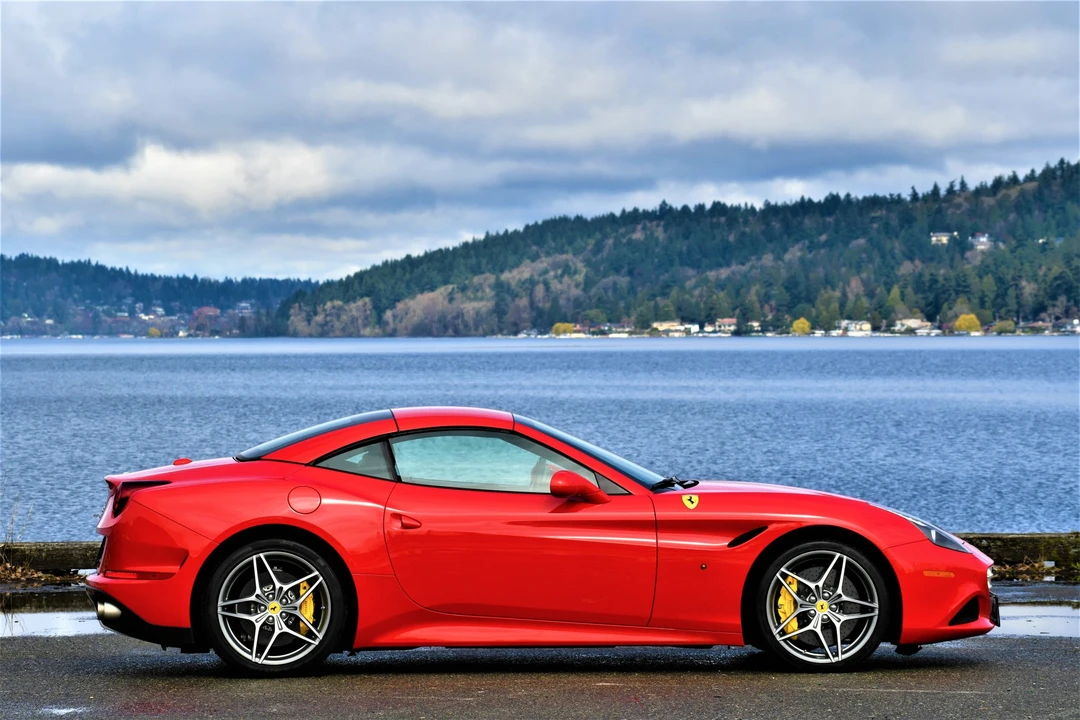 2015 Ferrari California T - Image 12 of 31
