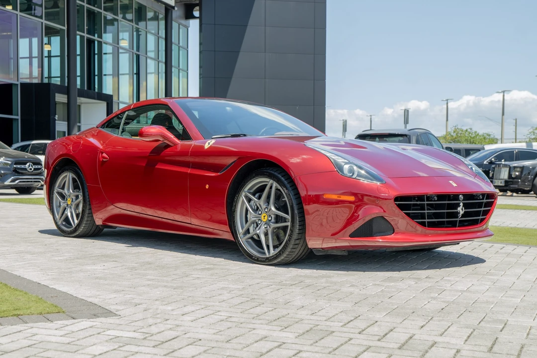 2015 Ferrari California T - Image 13 of 31