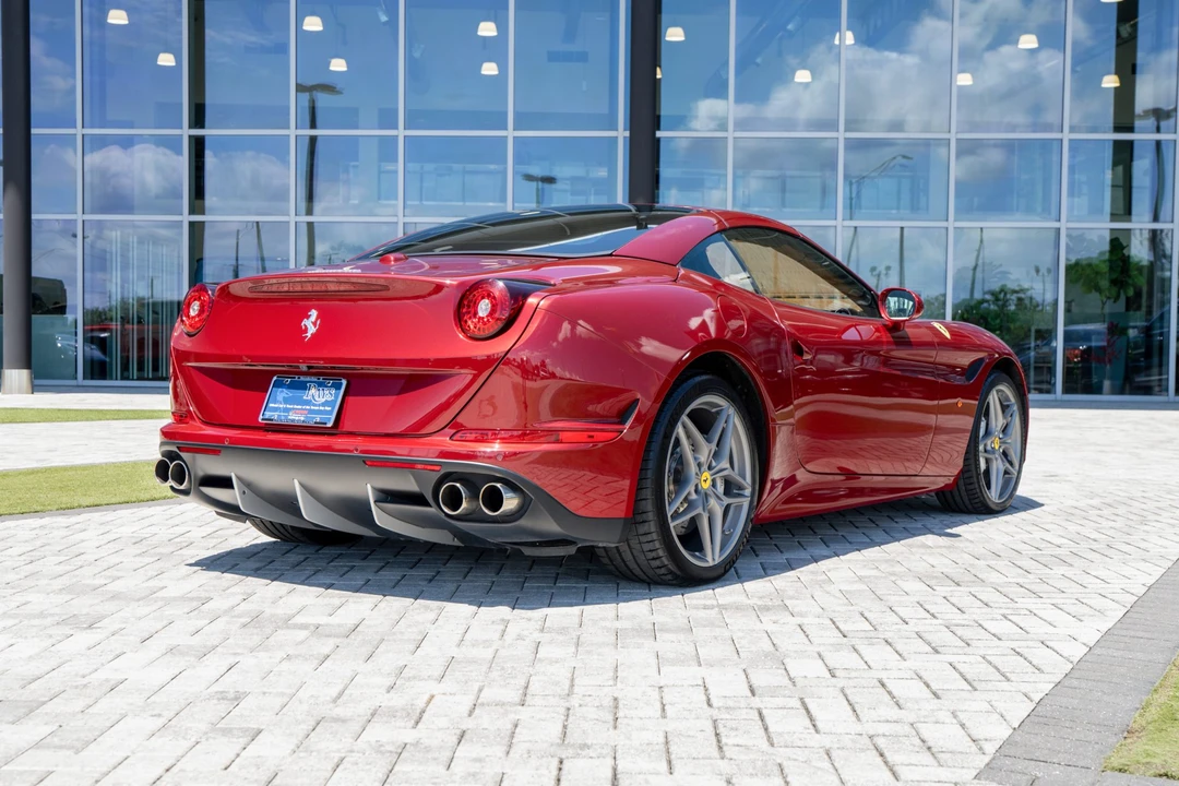 2015 Ferrari California T - Image 15 of 31