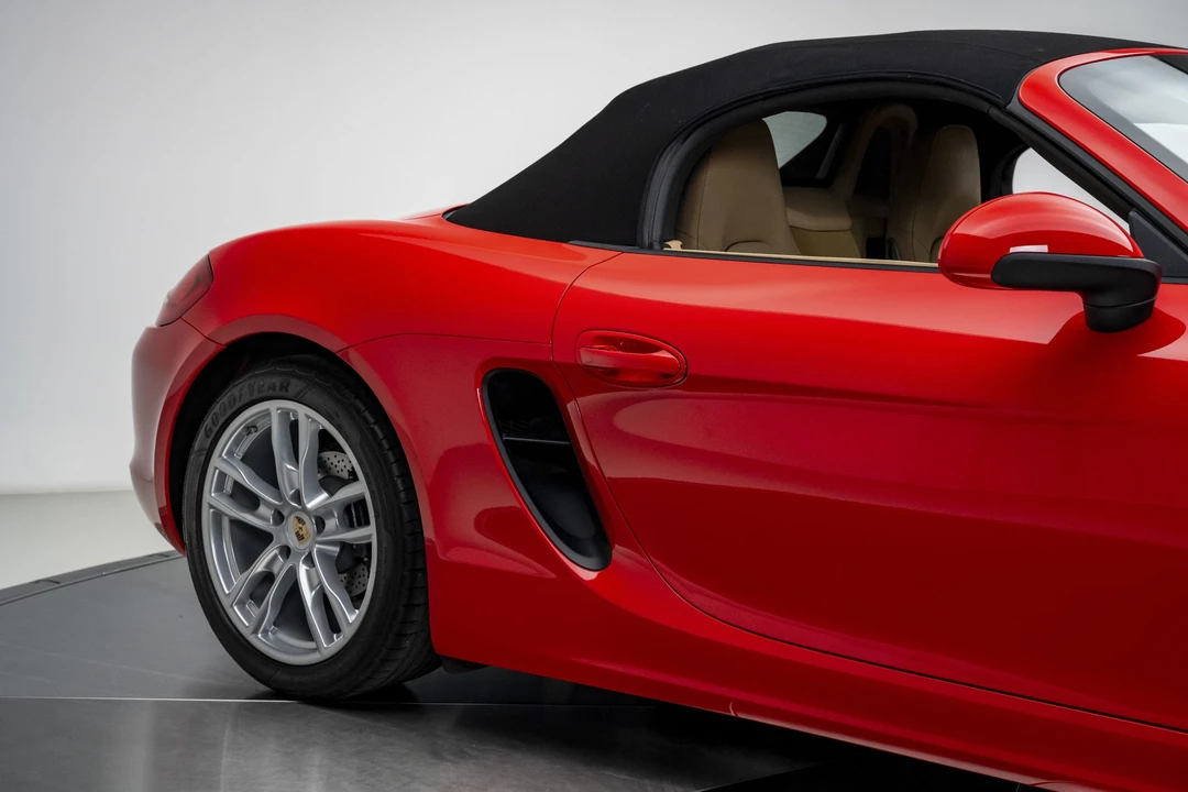 2015 Porsche 981 Boxster - Image 18 of 31