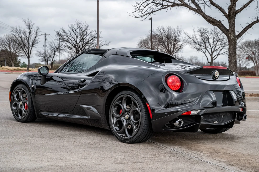 2016 Alfa Romeo 4C Spider - Image 12 of 31