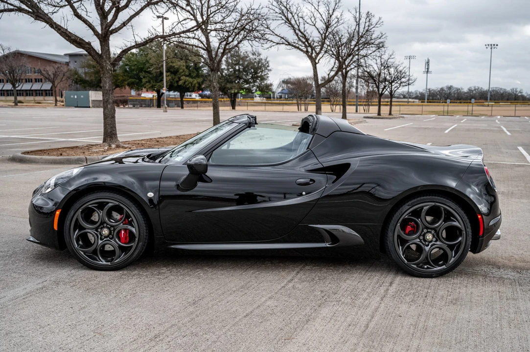 2016 Alfa Romeo 4C Spider - Image 11 of 31