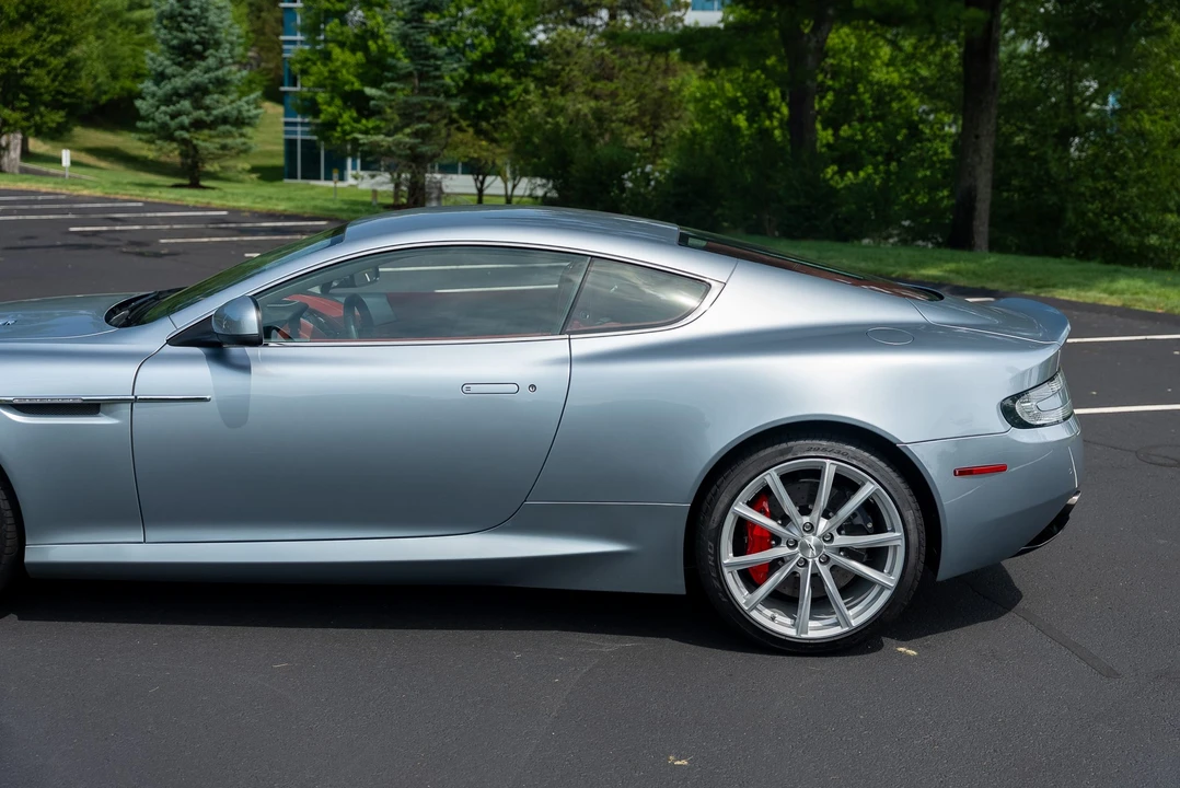 2016 Aston Martin DB9 - Image 28 of 31