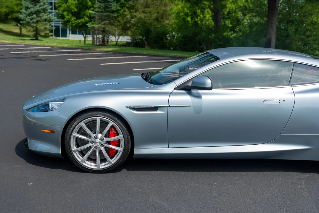 2016 Aston Martin DB9 - Image 25 of 31