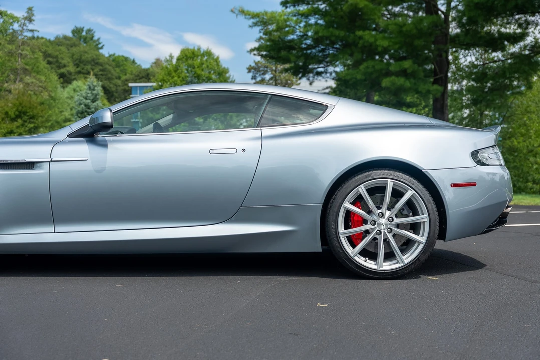 2016 Aston Martin DB9 - Image 27 of 31