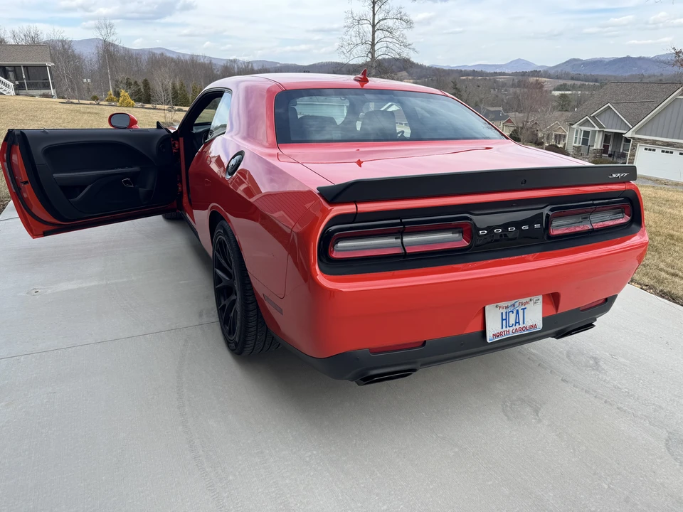 2016 Dodge Challenger SRT Hellcat 3rd Gen - Image 9 of 31