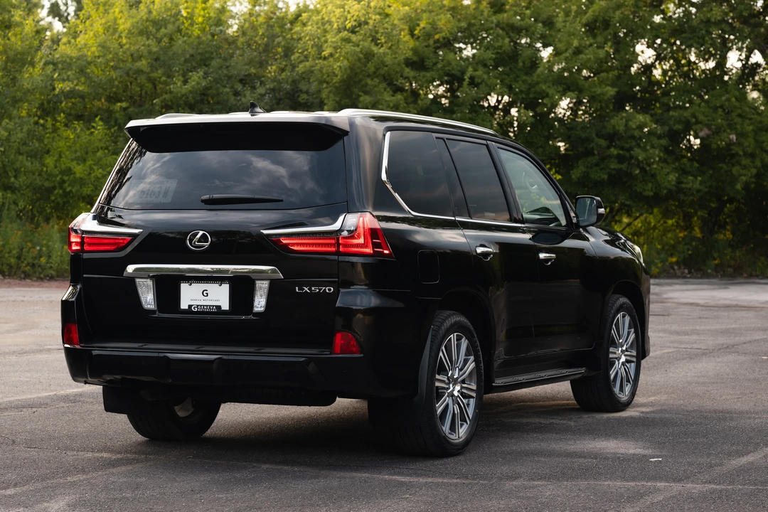 2016 Lexus LX 3rd Gen - Image 19 of 31