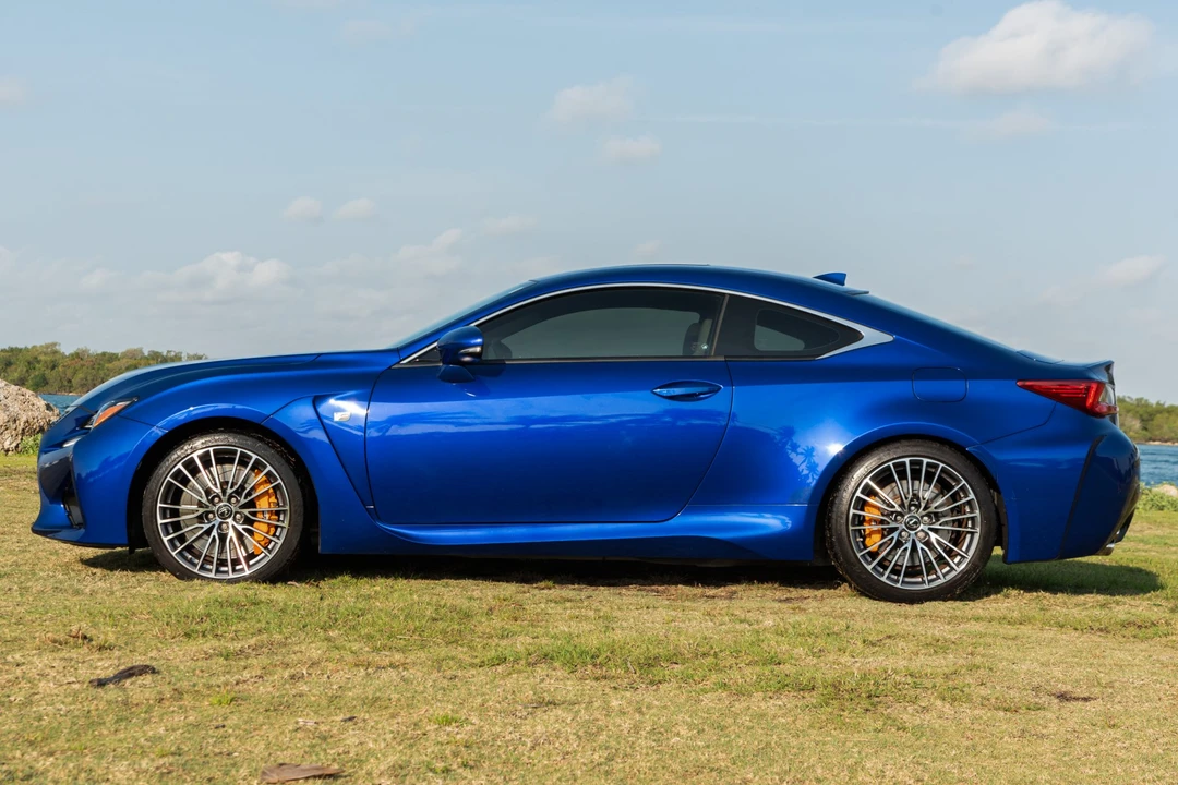 2016 Lexus RC F - Image 9 of 31