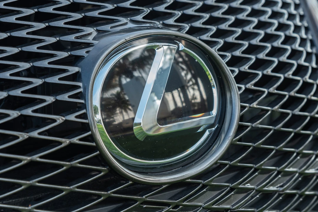 2016 Lexus RC F - Image 21 of 31