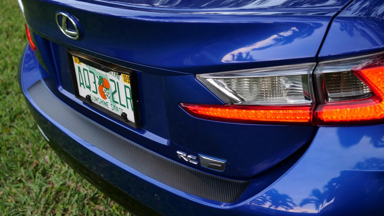 2016 Lexus RC F - Image 26 of 31