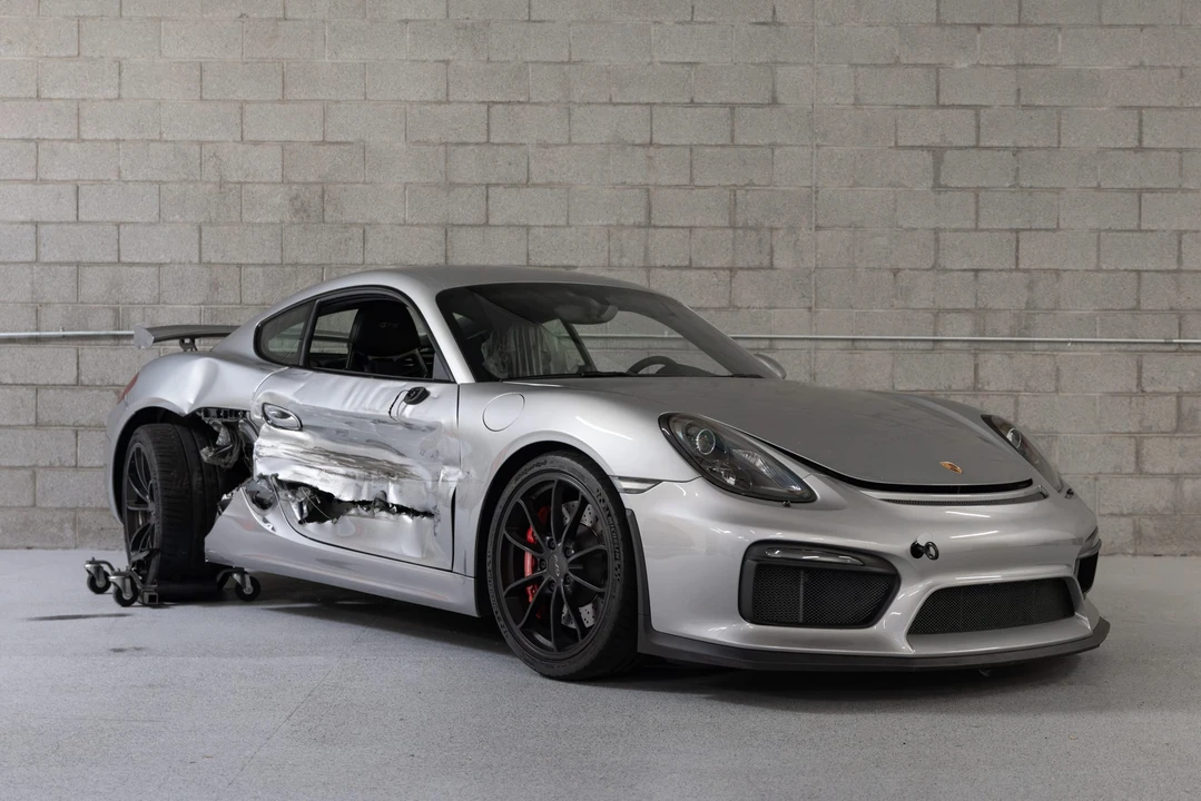 2016 Porsche 981 Cayman GT4 - Image 2 of 31